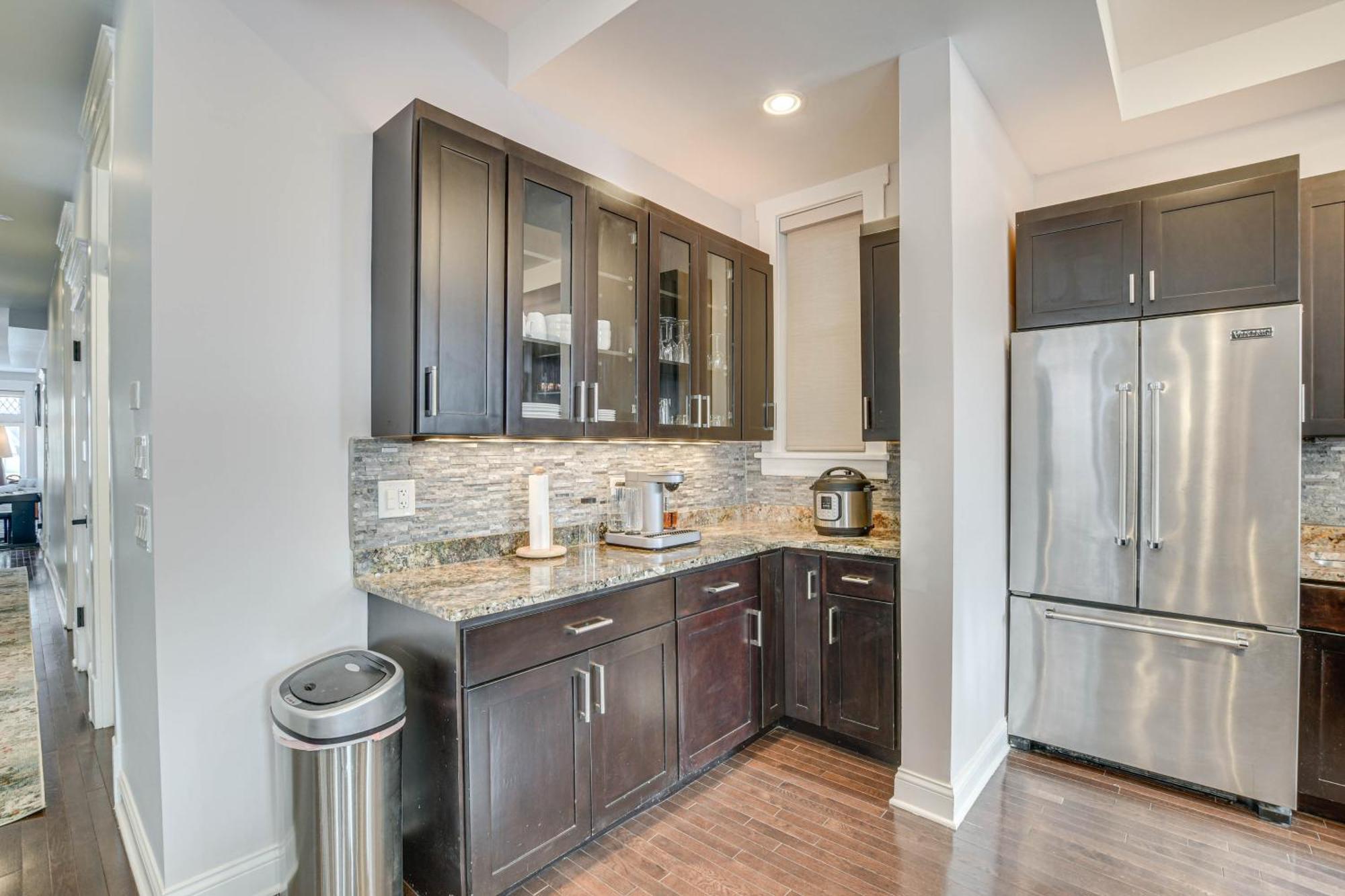 Spacious Condo With Deck About 3 Mi To Downtown Chicago! Exterior photo