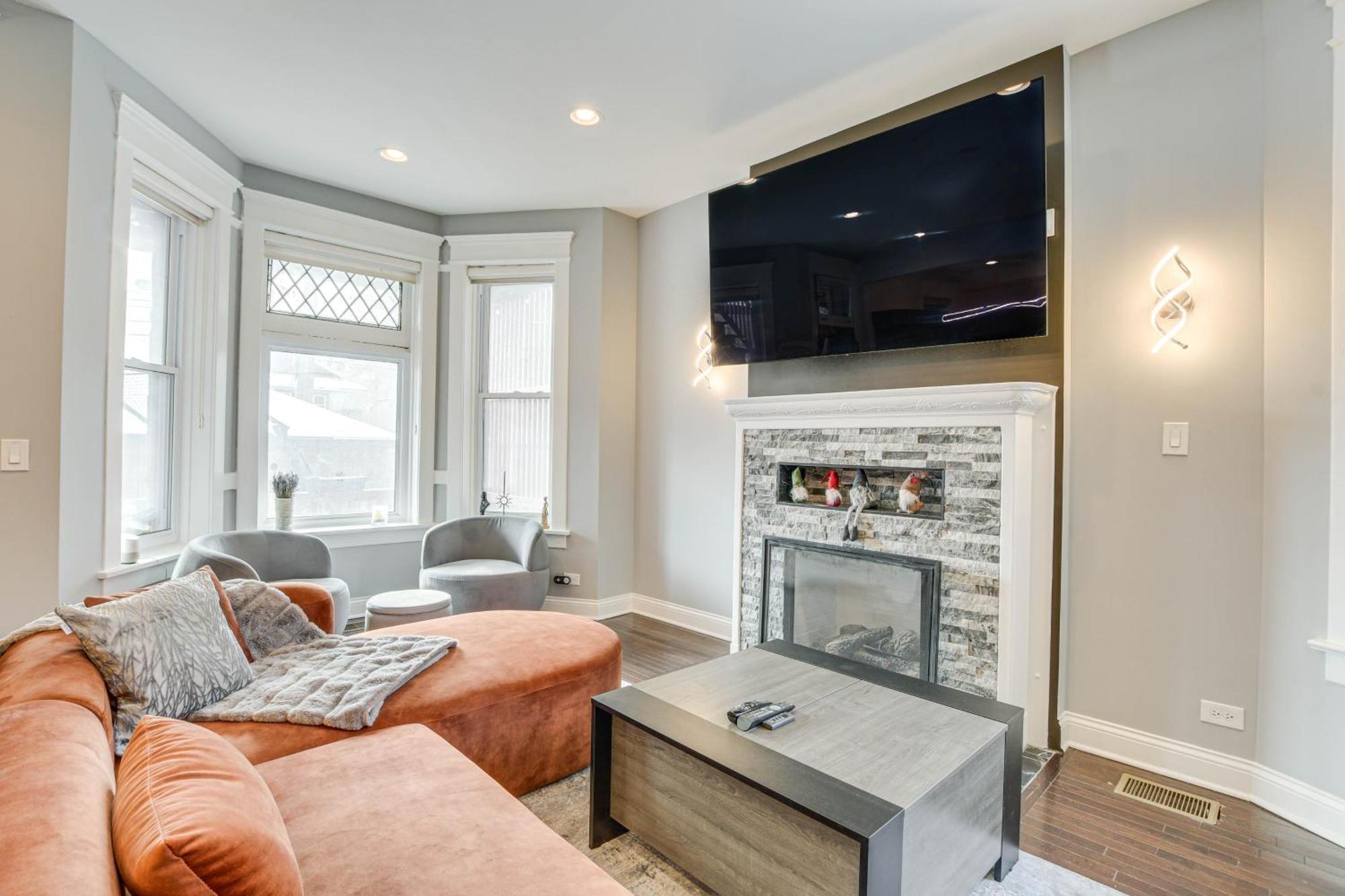 Spacious Condo With Deck About 3 Mi To Downtown Chicago! Exterior photo