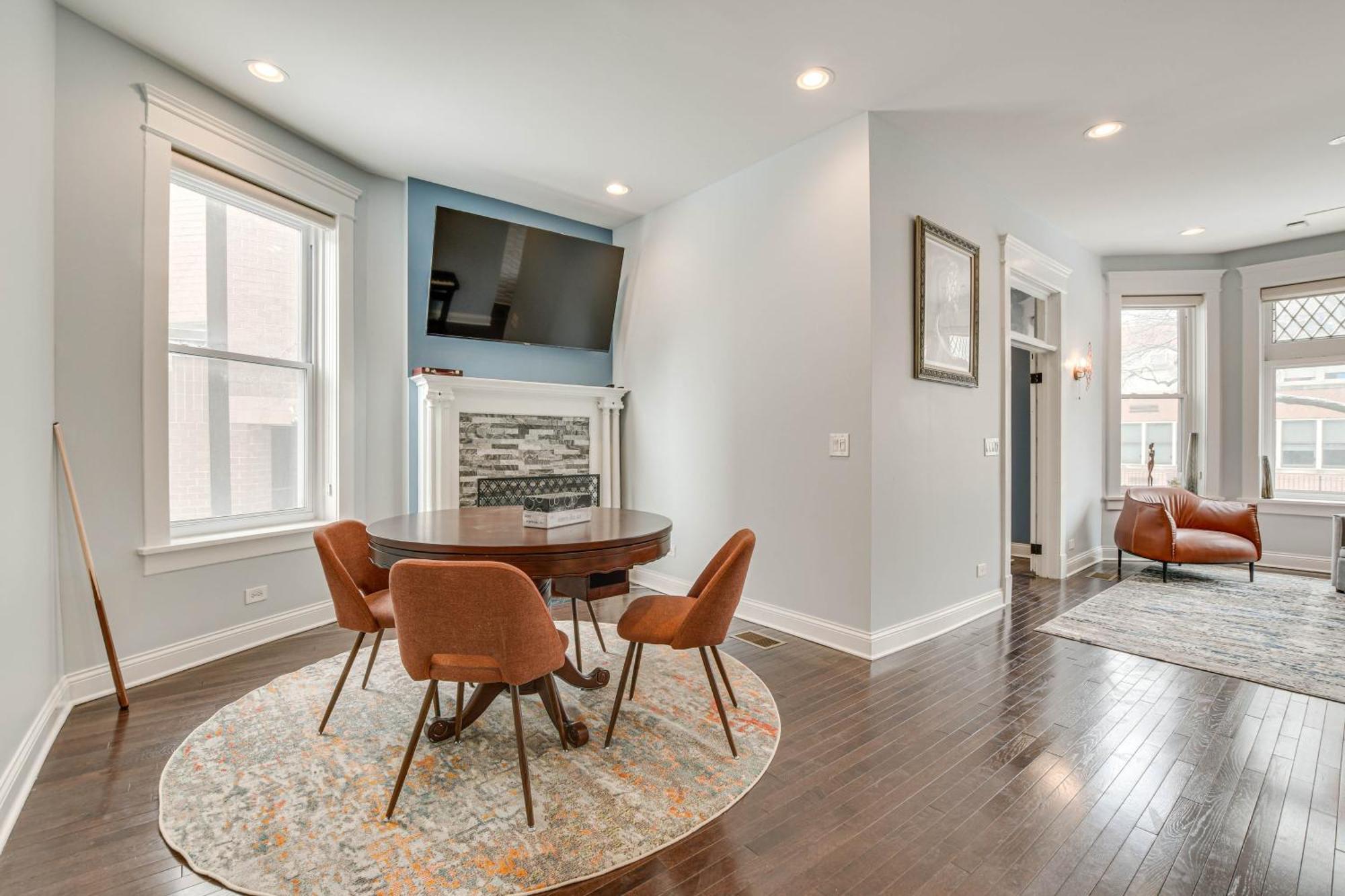 Spacious Condo With Deck About 3 Mi To Downtown Chicago! Exterior photo